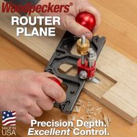 With the blade lifting mechanism positioned in the middle and a spearpoint blade facing outward, small shavings are being removed from a deep pocket all the way into a 90-degree corner.